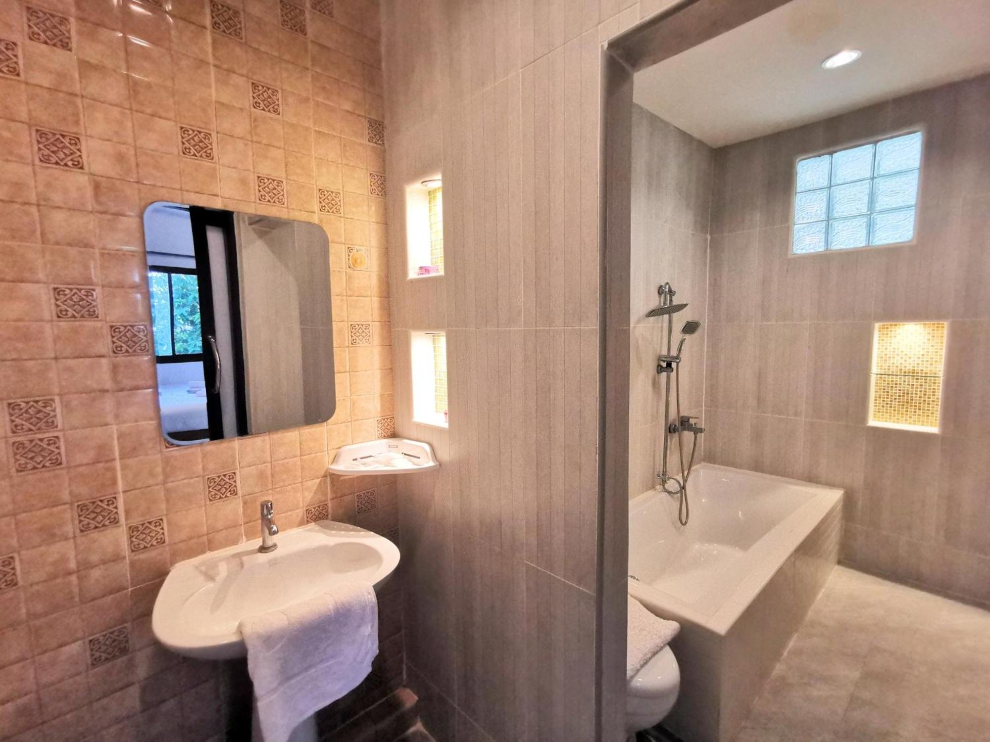 Kan Home Hotel Канчанабури Экстерьер фото